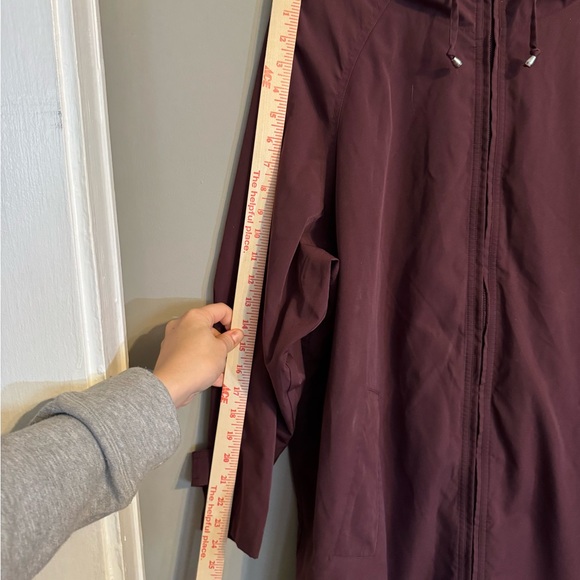 LL Bean Women's Poly Wool Lined Hooded Zip Trench Jacket in Burgundy - Picture 8 of 10